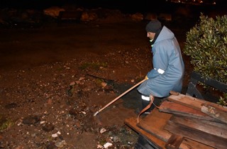 Dalgalar Çekildi, Temizlik Başladı